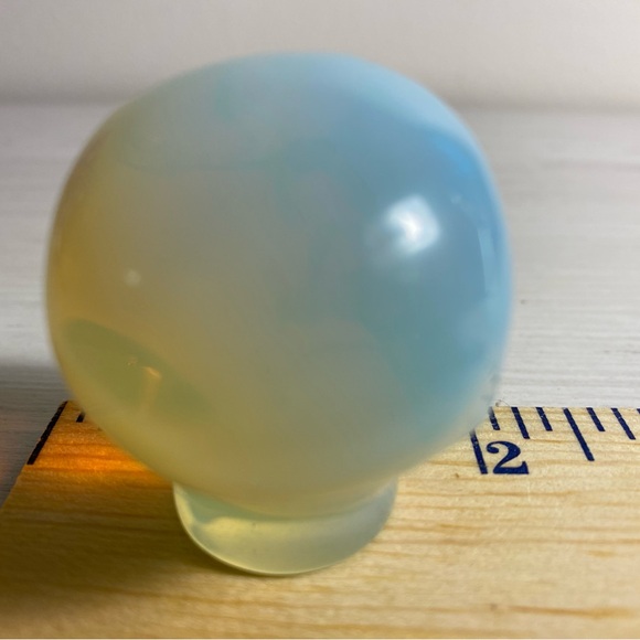 Opalite alien head crystal - Picture 7 of 7